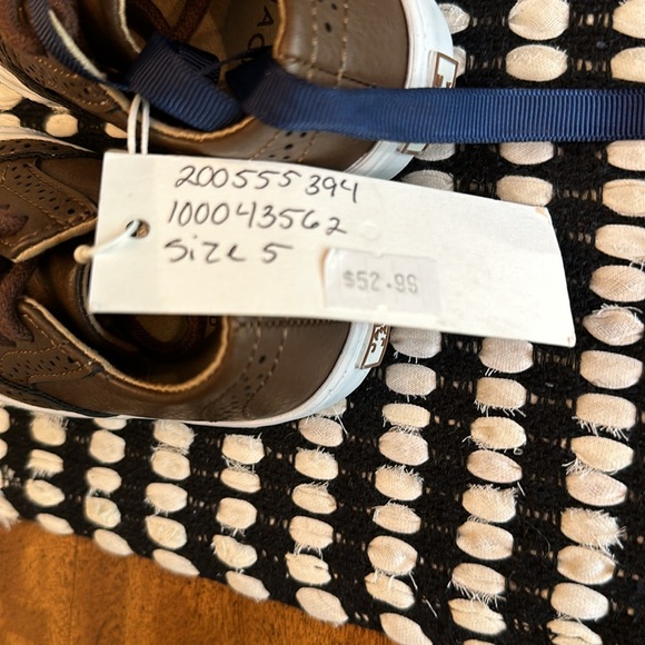 JANIE and JACK WINGTIP SNEAKER - Picture 9 of 12